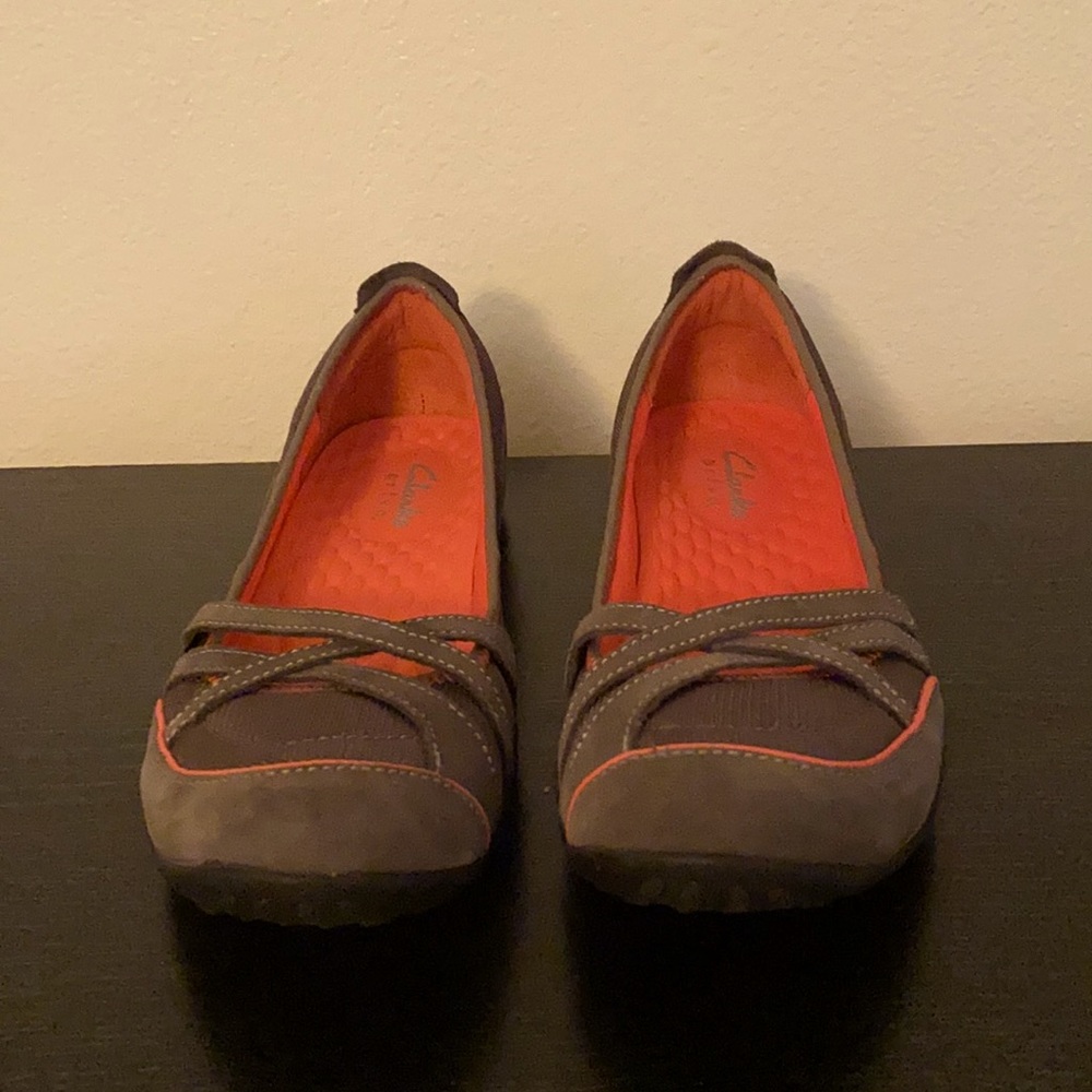 Clarks gray “skimmers” Womens sz10